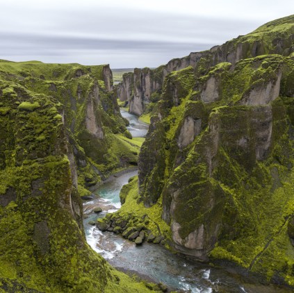 Cañón de Fjaðrárgljúfur, Islandia-- Serey Morm